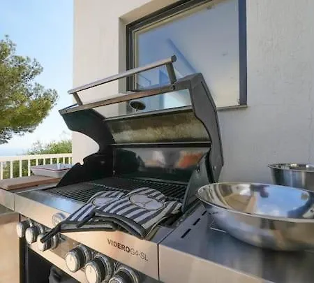 Readhostprofile! Luxury 5 Bedroom Villa, 2 Minutes From Monaco Apartment Beausoleil